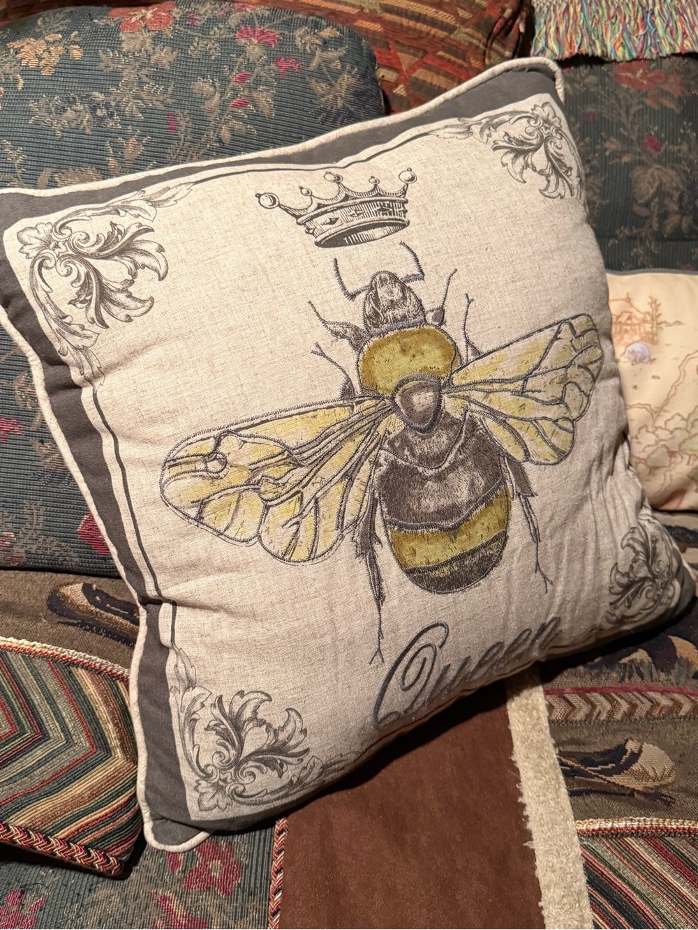 Hofdeco French Country Queen Bee Throw Pillow 18x18 Vintage Cotton Linen Cushion